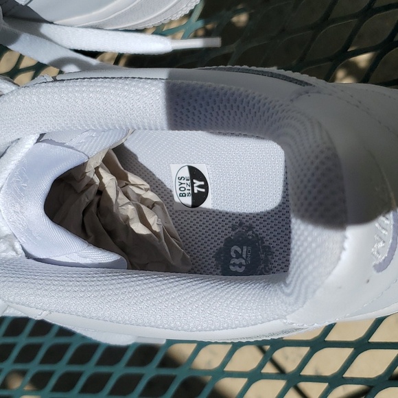 Nike Air Force 1 LE GS Kids White Sneakers - Picture 5 of 8